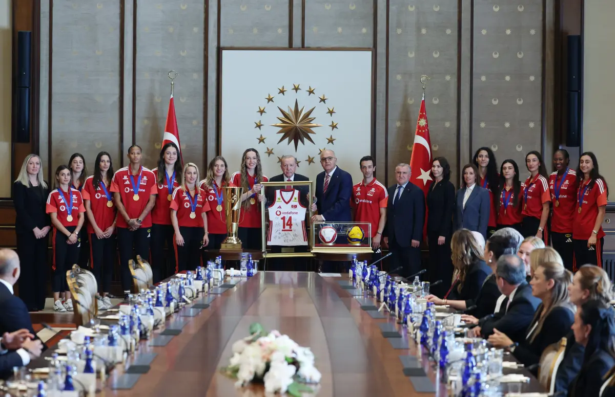 Erdoğan’dan Avrupa şampiyonu Filenin Sultanları’na kabul