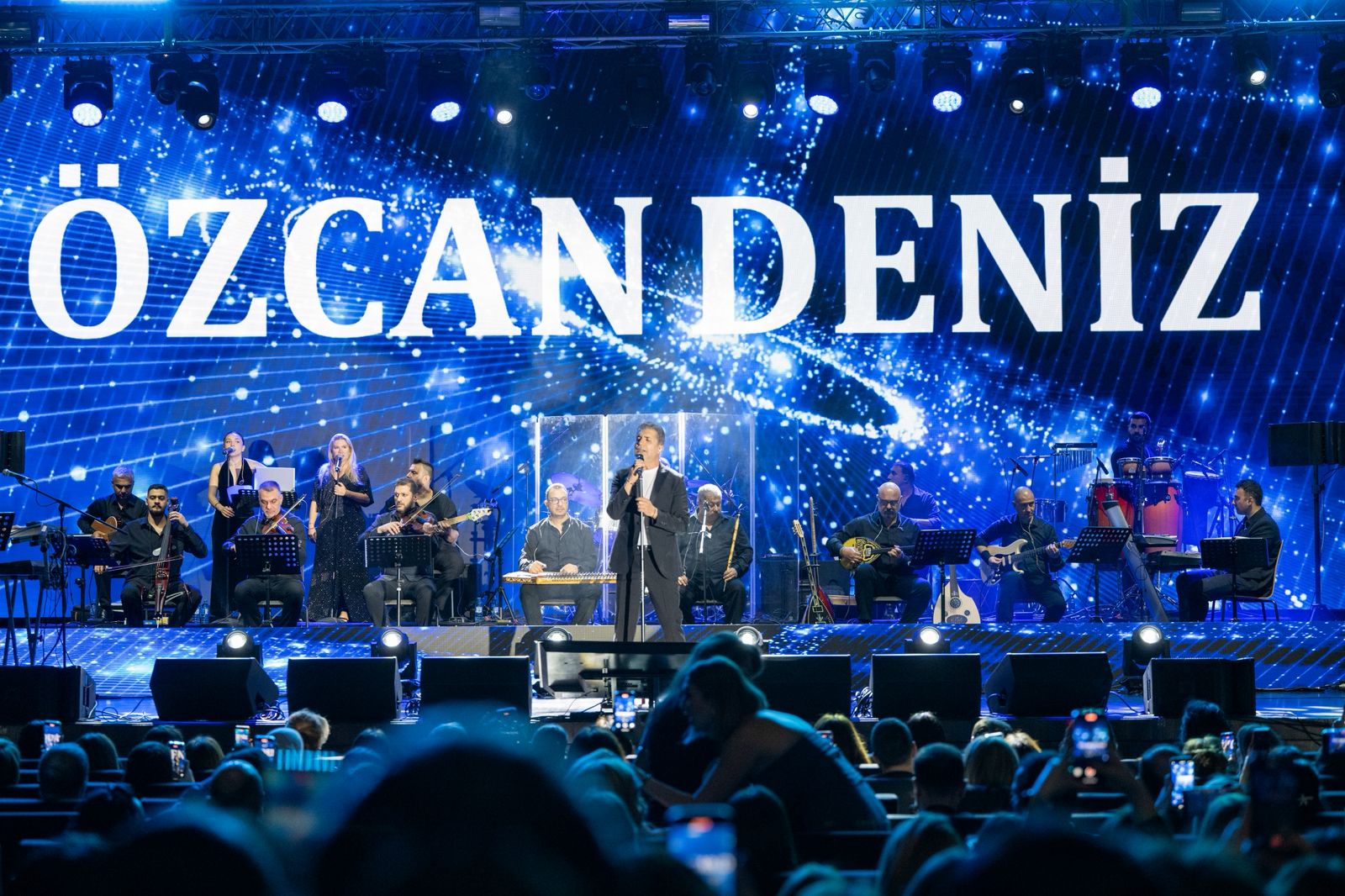 Eyyub Hüseynzade’nin organizasyonuyla muhteşem bir Özcan Deniz gecesi