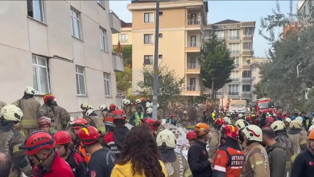 Maltepe’de çöken binadan 10 kişi kurtarıldı, 1 ölü