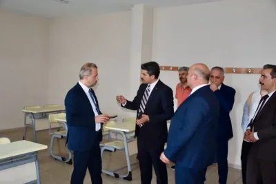 Hopa Kaymakamı Karakaya, okullarda incelemelerde bulundu